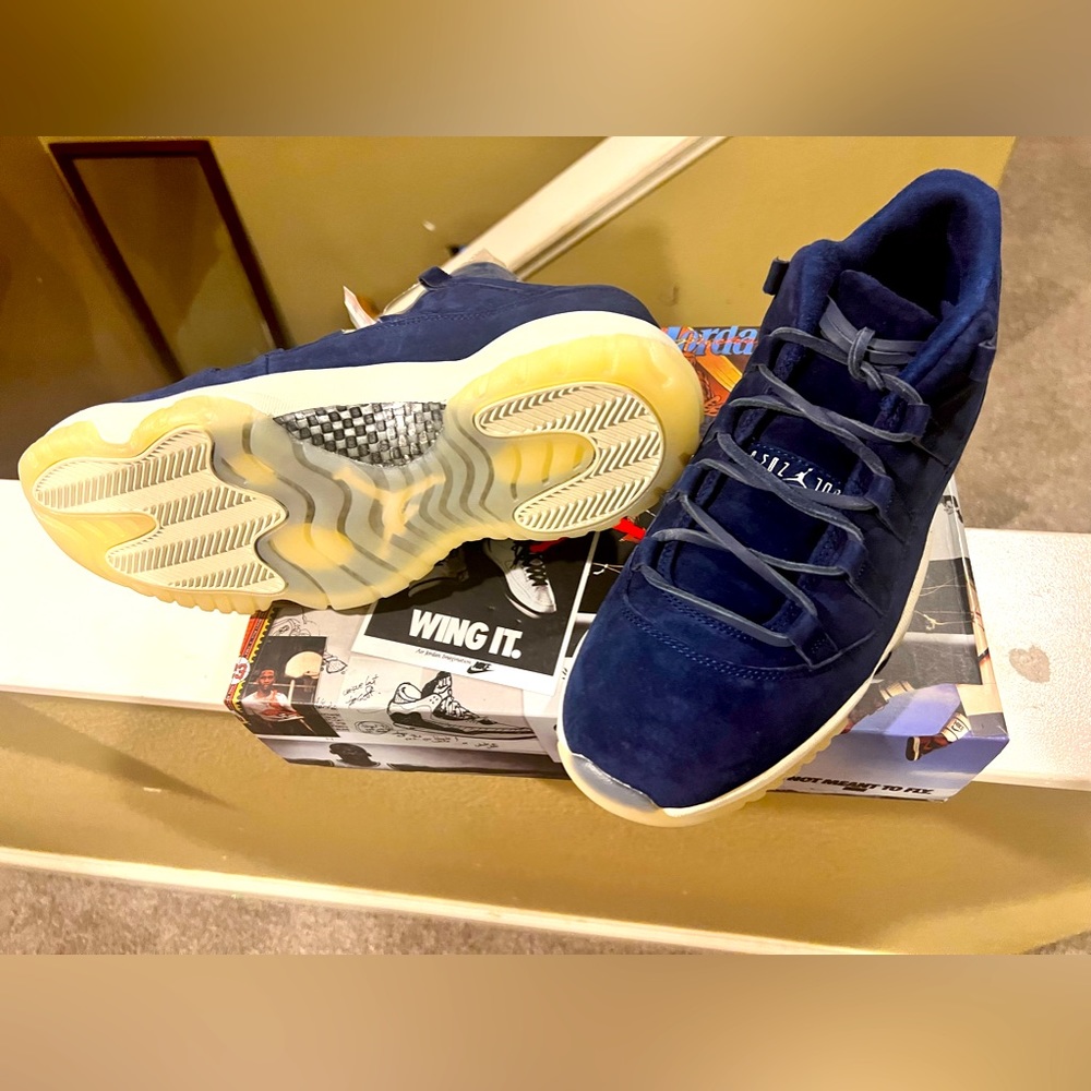 DS Air Jordan 11  Lows Derek Jeter “RE2PECT”
